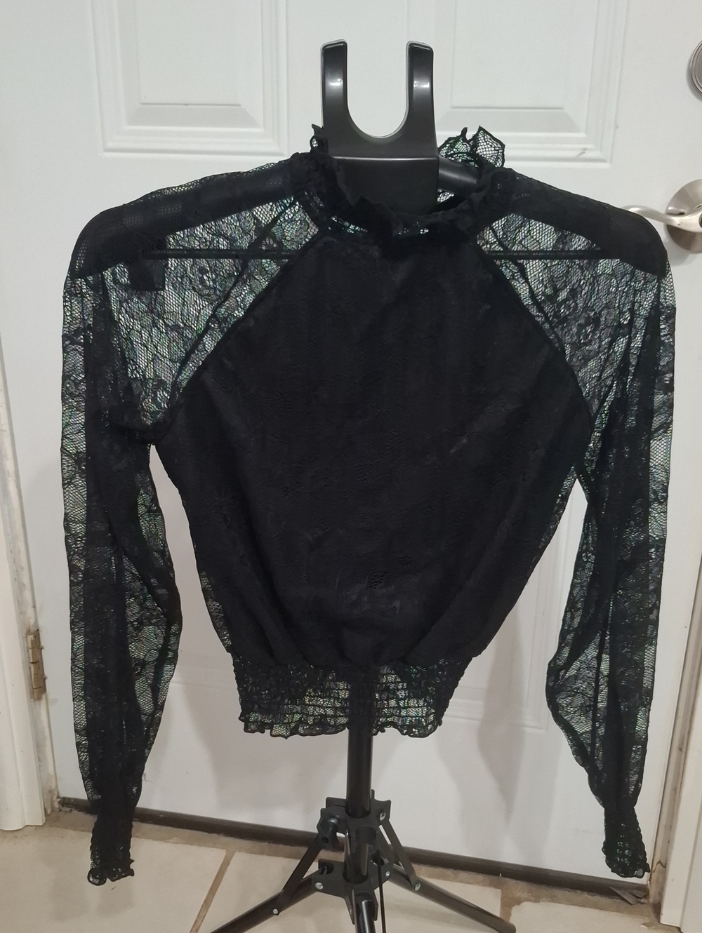 Jolie & Joy Black Lace Long-Sleeve Women's Top